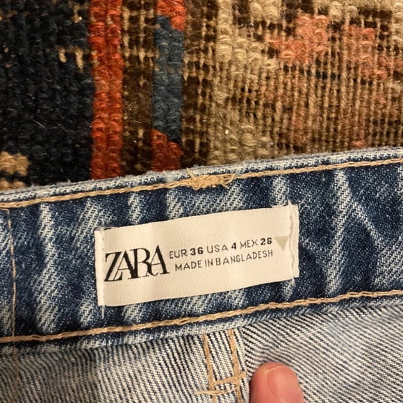 Zara high-waisted distressed jean size 4 - Picture 8 of 10